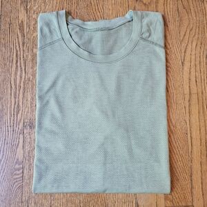Lululemon Athletica Vent Tech Sage Green T-Shirt Size XL